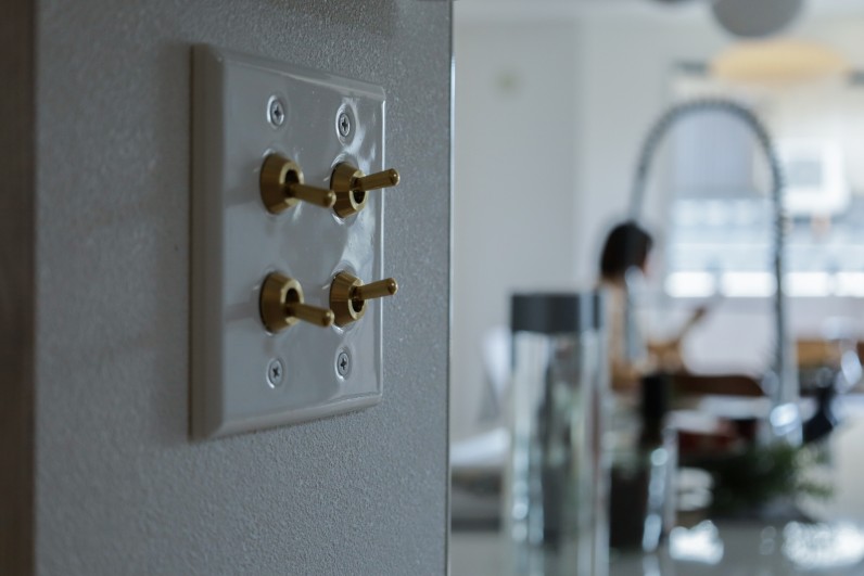 無骨なスイッチの響き。
小さな「好き」が積み重なる。