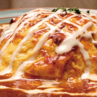 【さん太】
フワフワのオムライスが楽しめるお店。食材にこだわった魅力的な料理の数々を楽しめます。ソースやトッピングも数多くあり、自分だけのオムライスを見つけてみてはいかがでしょうか。