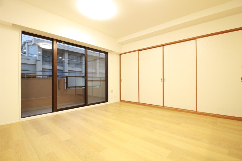 閉じる「静寂」の時