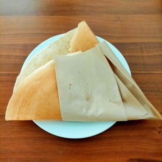 【さくりクレープ】
素材にこだわったサクサク食感クレープのお店。北海道産の小麦やバターを使用した生地は香り高く、やわらかな甘みが広がります。