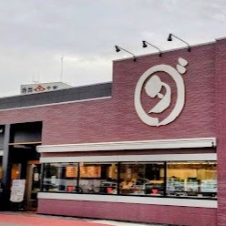 【ダカフェ 若松店】
休日の朝、少し足を伸ばして訪れたいお店。
八百屋の目利きが選ぶ完熟フルーツを主役にした、五感で味わうカフェです。 看板メニューのフルーツサンドや季節限定のスイーツをテイクアウトして、リノベーションしたお部屋で楽しむ贅沢なひととき。 広い空と旬の香りが、この街に住む喜びを教えてくれます。