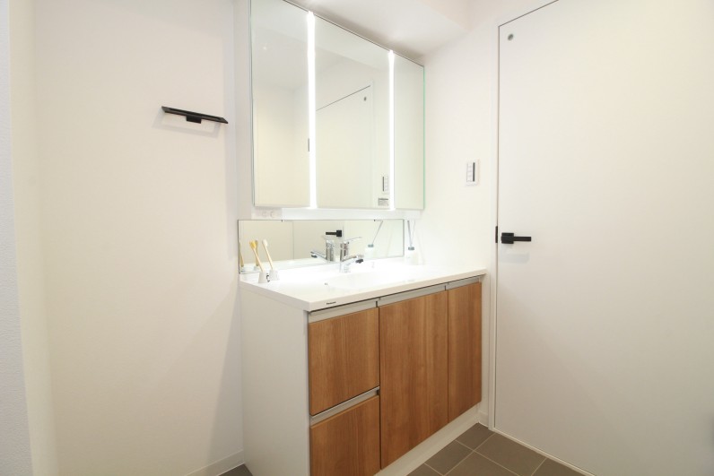 鏡面ライトの洗面