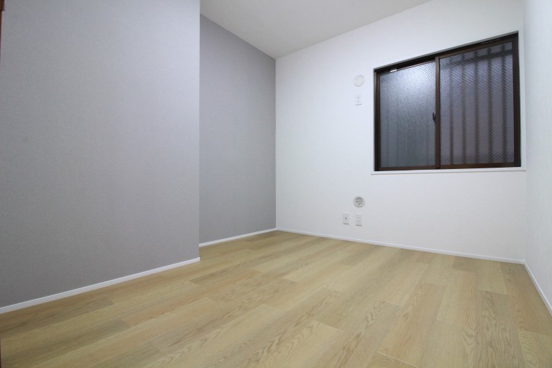 グレーの静寂が教える
　　　　　「本当の贅沢」