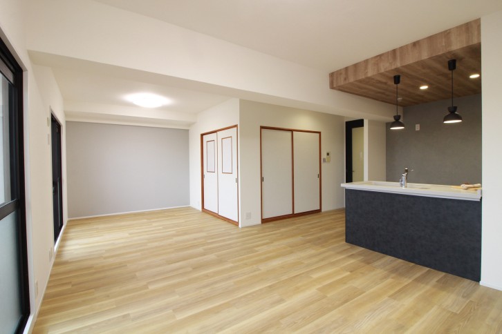 レインボー第３半田704号室