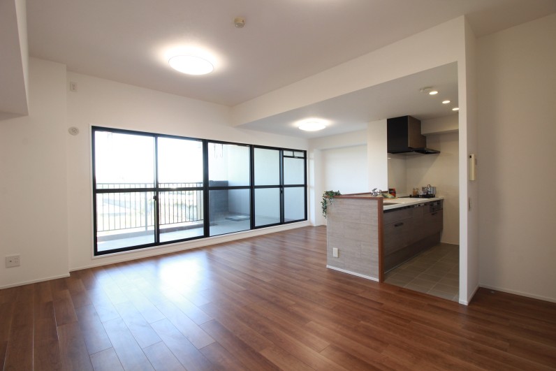 フルリノベ済で<br />
　　最新の設備が<br />
　　　　響きあう家