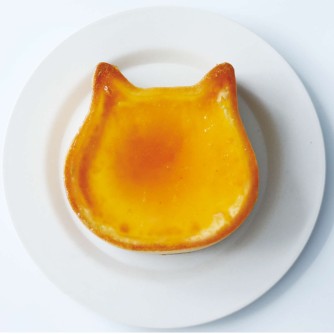 【ねこねこチーズケーキ豊田店】
思わず顔がほころぶ、愛らしいフォルムが人気のチーズケーキ専門店。
手土産や自分たちへのご褒美として、愛されているスポットです。「ねこねこチーズケーキ」は、濃厚なチーズのコクと爽やかな酸味が絶妙なバランス。洗練されたパッケージは、友人との集まりやちょっとしたお祝い事にも華を添えてくれます。