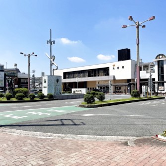 【大府駅】
JR東海道本線と武豊線が交差する駅で、名古屋方面へのアクセスが良く通勤・通学に便利。駅前には商業施設や市役所、が集まり、生活利便性の高いエリア。落ち着いた街並みと交通の快適さが魅力の中心駅です。