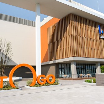 【ららぽーと東郷】
約200件のショップが集まる大型ショッピングセンター。アパレル、グルメ、カルチャーなど多種多様なショップが集まり、歩いて回っているだけでも退屈しません。週末のお出かけスポットにいかがでしょうか。