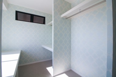 一部屋をまるごとウォークインクローゼットに