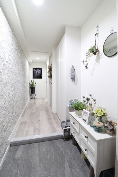 玄関から廊下も一新。