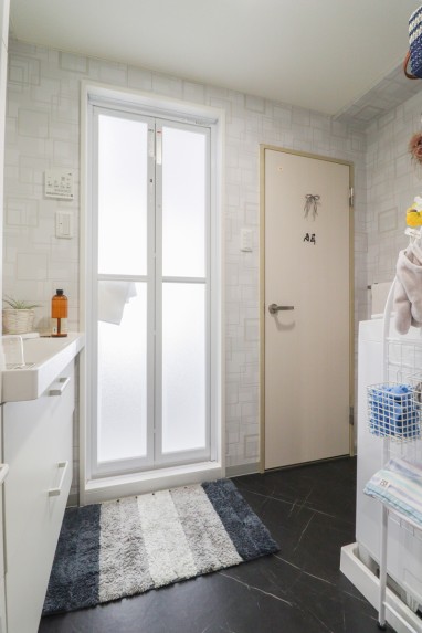 先行してリフォームした洗面所。