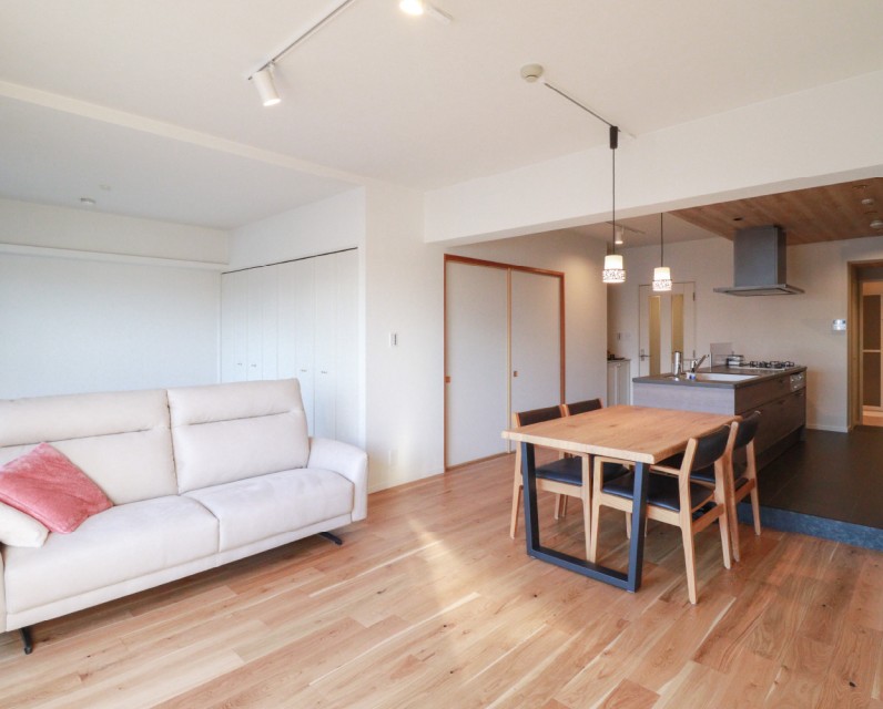 もともとあった壁を取り払い、広々としたLDKに。